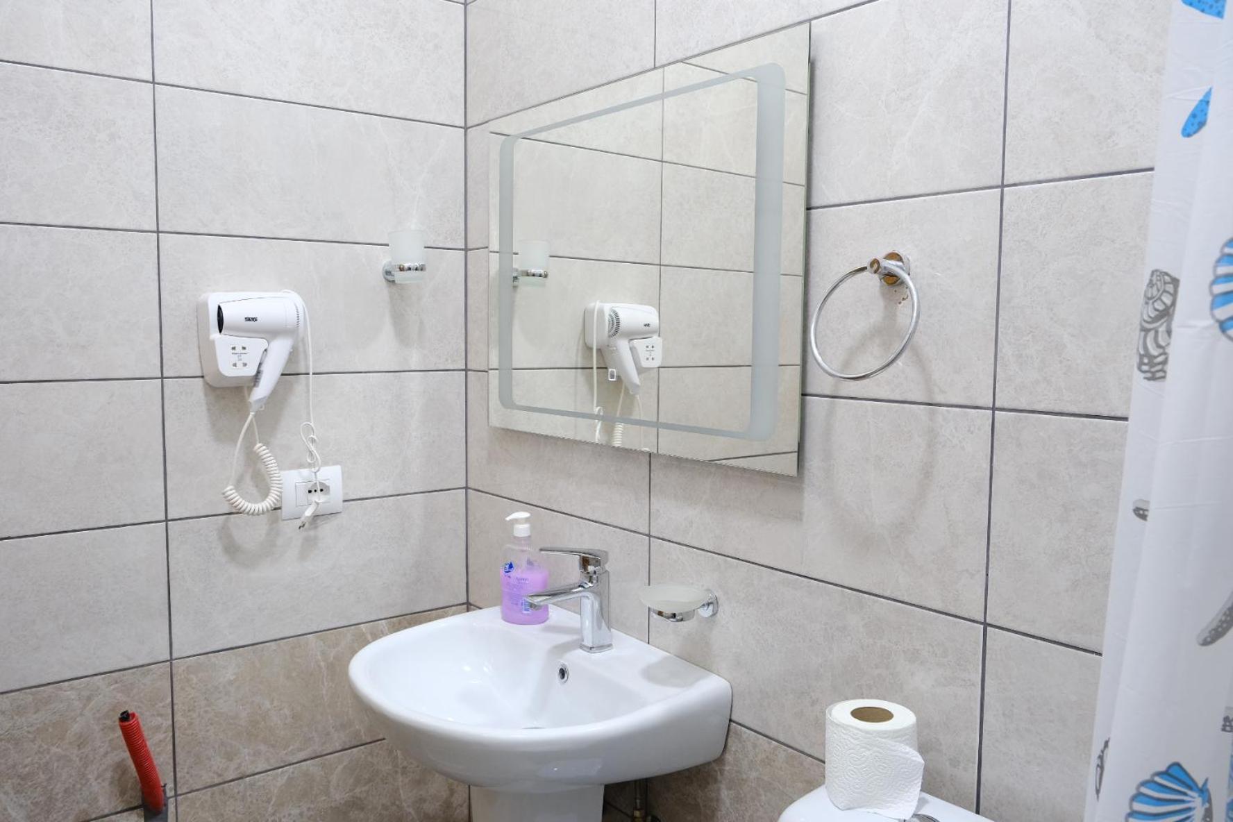 As E Vogel, As E Madhe Otel Erseke Dış mekan fotoğraf